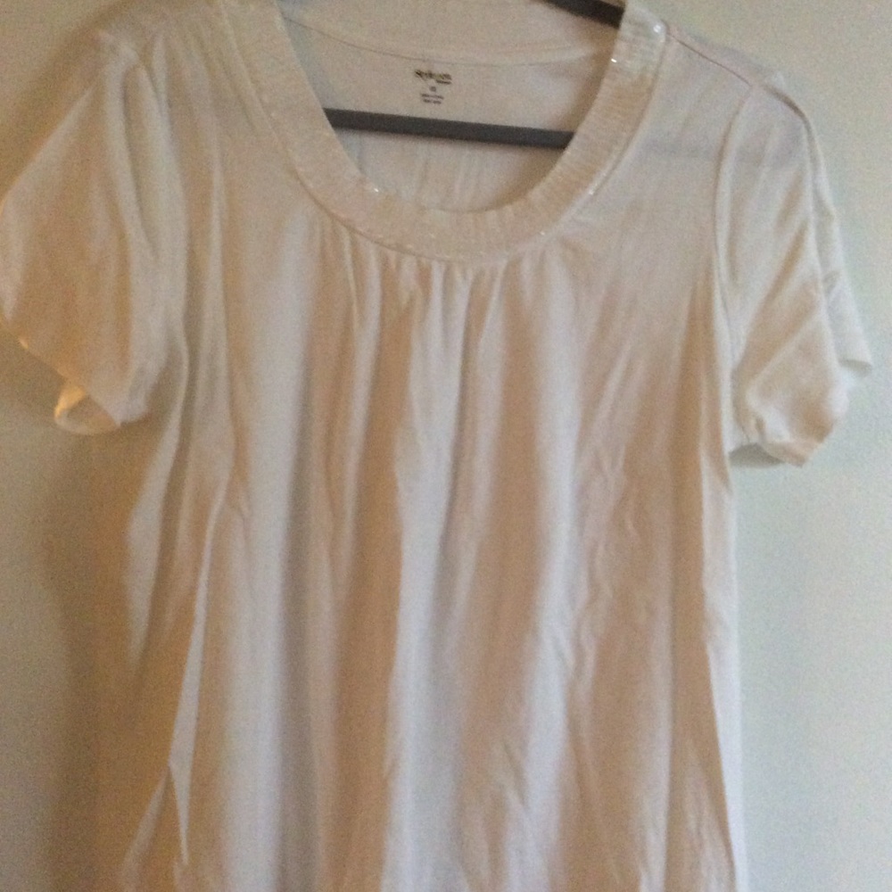 White tee shirt